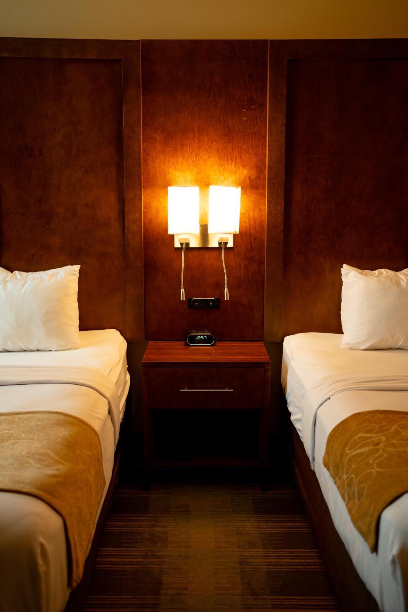 คอมฟอร์ต สวีทส์ ยูนิเวอร์ซิตี้ Hotel บรูคิงส์ ภายนอก รูปภาพ