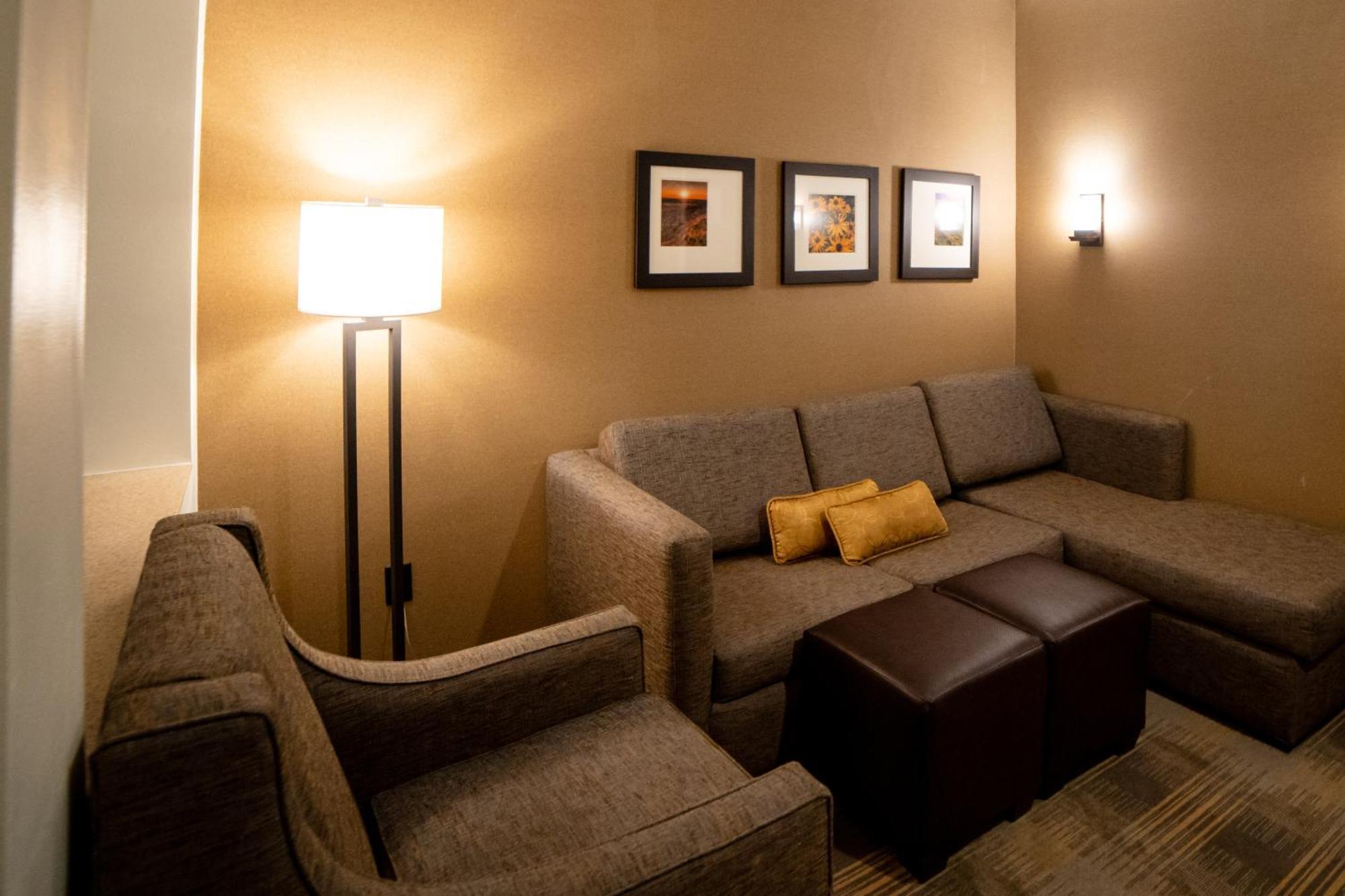 คอมฟอร์ต สวีทส์ ยูนิเวอร์ซิตี้ Hotel บรูคิงส์ ภายนอก รูปภาพ