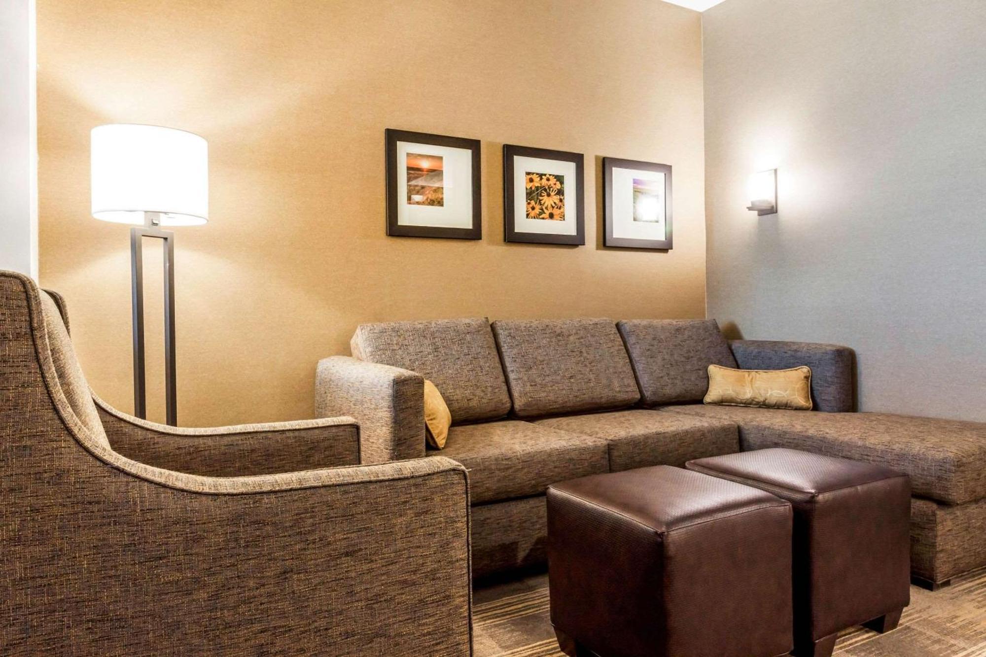 คอมฟอร์ต สวีทส์ ยูนิเวอร์ซิตี้ Hotel บรูคิงส์ ภายนอก รูปภาพ